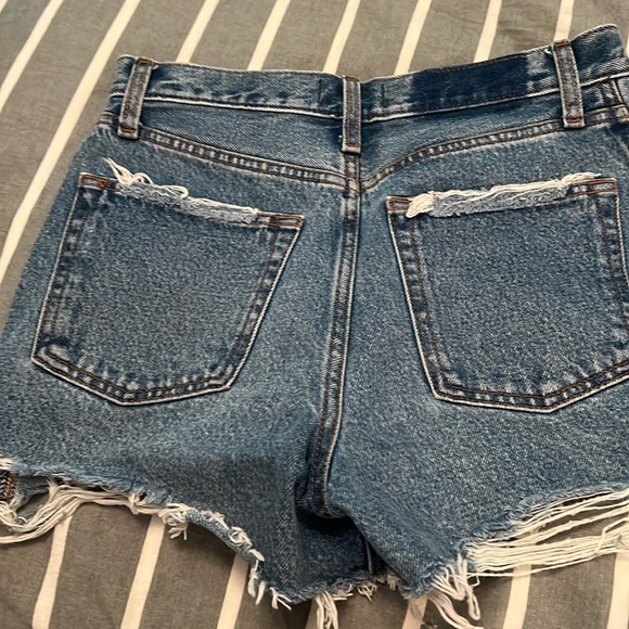 Abercrombie high waited shorts very good like new condition - Picture 3 of 4